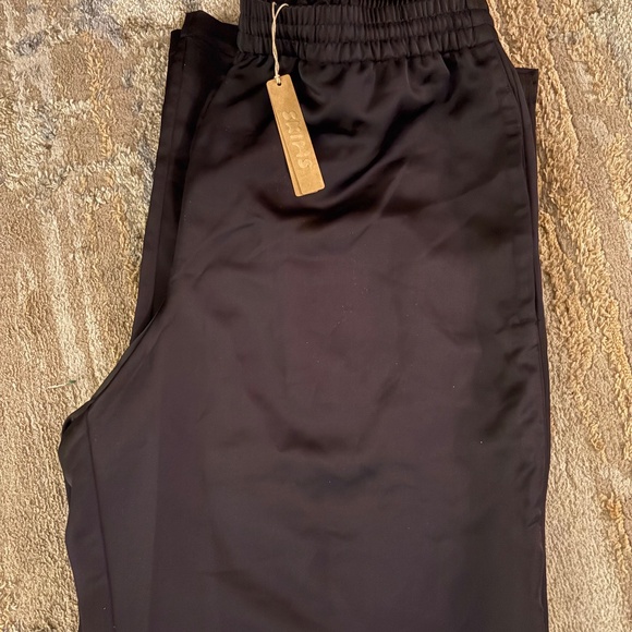 Skims-Brand New - Picture 2 of 3